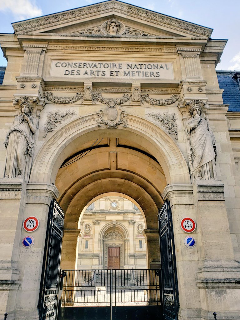 MichelleMoggio's tweet image. The #architectural foundations of #Paris are astounding #TheParisEffect #travel #ParisDoors #ArtsEtMetiers
