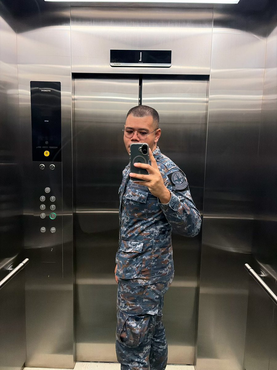 Monday_me tweet media