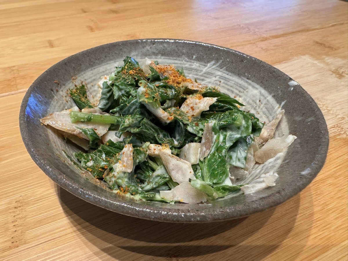 【臭柳満太郎孤独のグルメ】
明日葉とくさやのマヨネーズ和え🐟🌿
ゆがいた明日葉とちぎったくさやをマヨで和えるだけ。最高💖
#新島村 #式根島 #くさや #明日葉