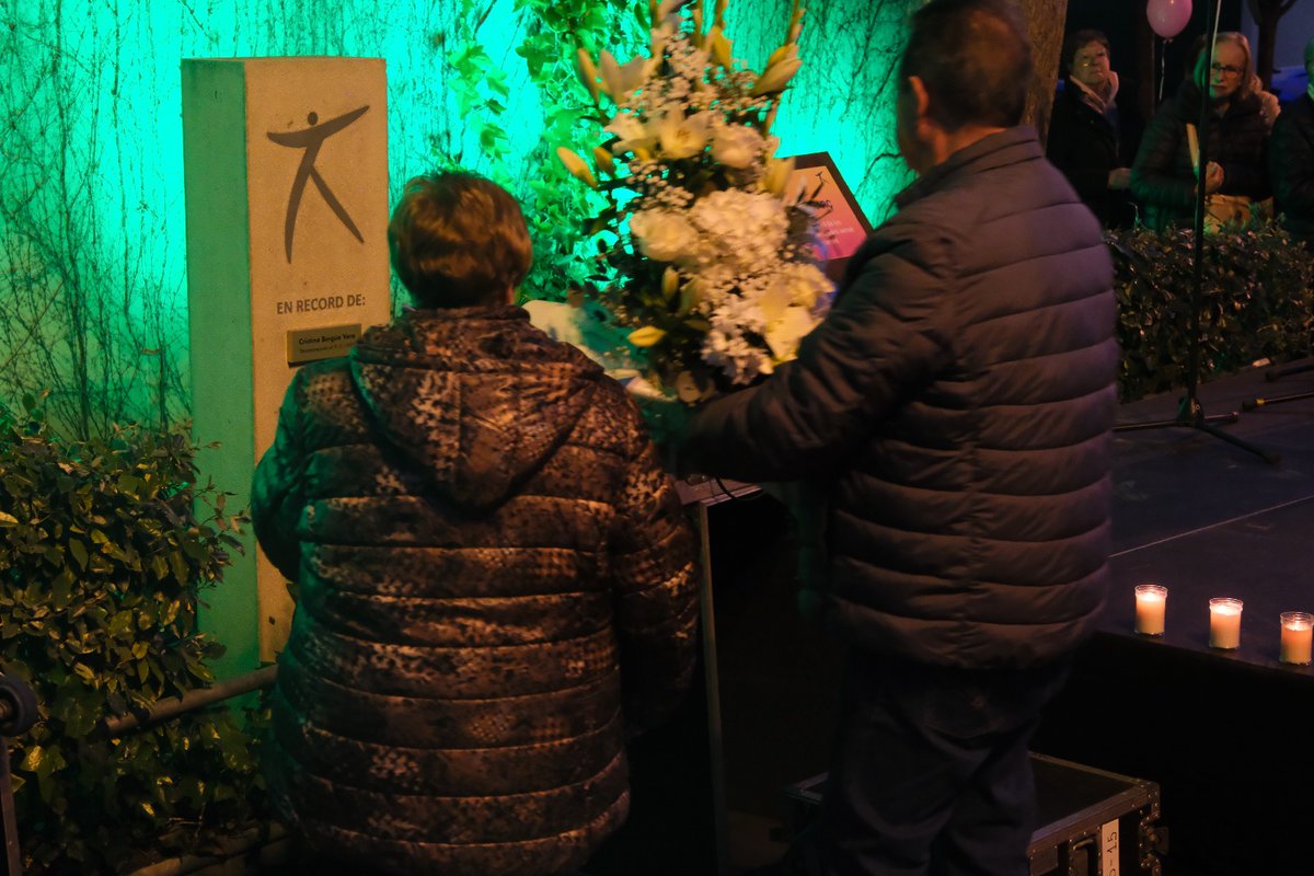 cndes_oficial's tweet photo. @cndes_oficial siempre con las #familias
Ayer 📆 acompañamos en #Cornella a la familia Bergua en el acto con motivo del Día de las Personas Desaparecidas, así como al homenaje de Cristina Bergua Vera en su 29º aniversario de su desaparición🫂
#CNDES #Diadelaspersonasdesaparecida https://t.co/XIUngt44xe