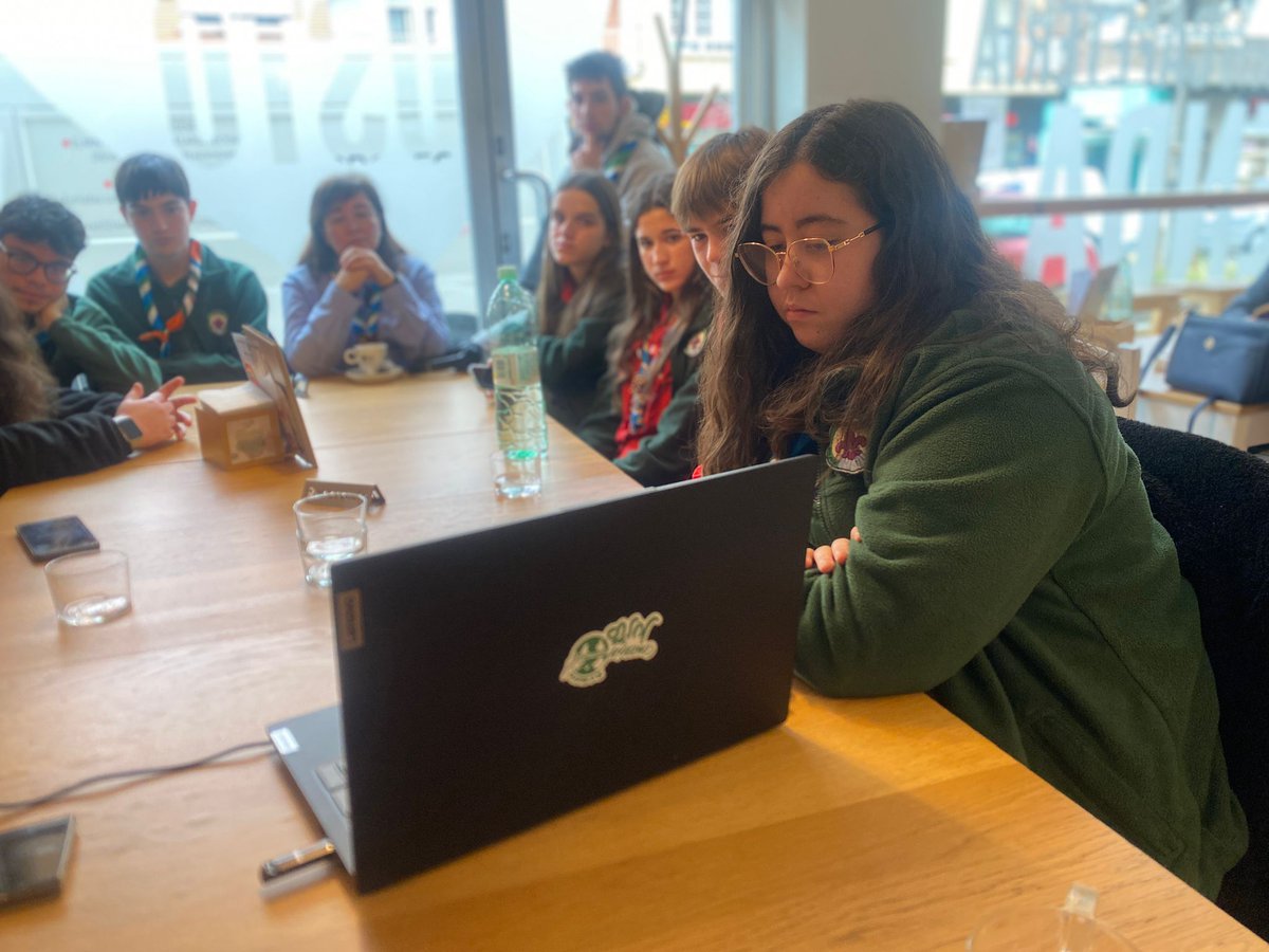 CaritasAlbacete's tweet image. ¿Qué significa ser #voluntario o #voluntaria en Cáritas?
Sobre esta inquietud de trasformar la realidad reflexionamos con jóvenes del Grupo Scout San Juan Bautista, que han querido conocer más de cerca el trabajo que realizamos así como distintas opciones de implicarse.