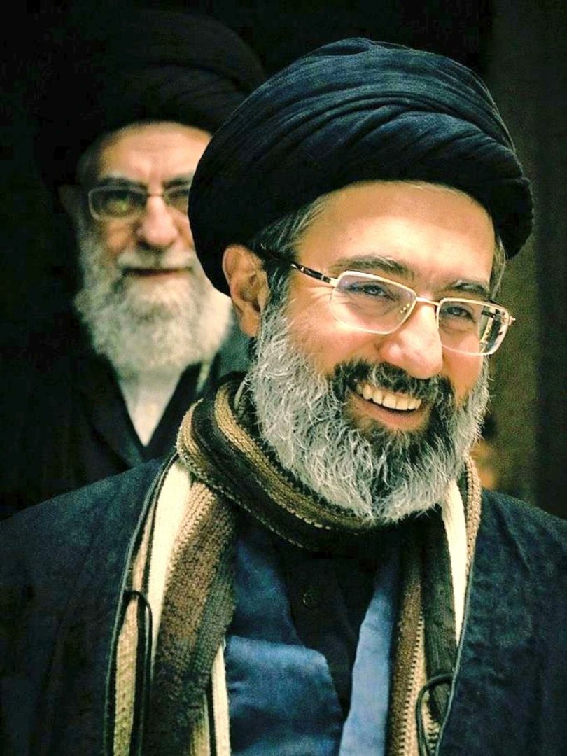 خامنه‌ای رهبر مستضعفان
ولی امر مسلمین جهان
#خامنه_ای_دیگر