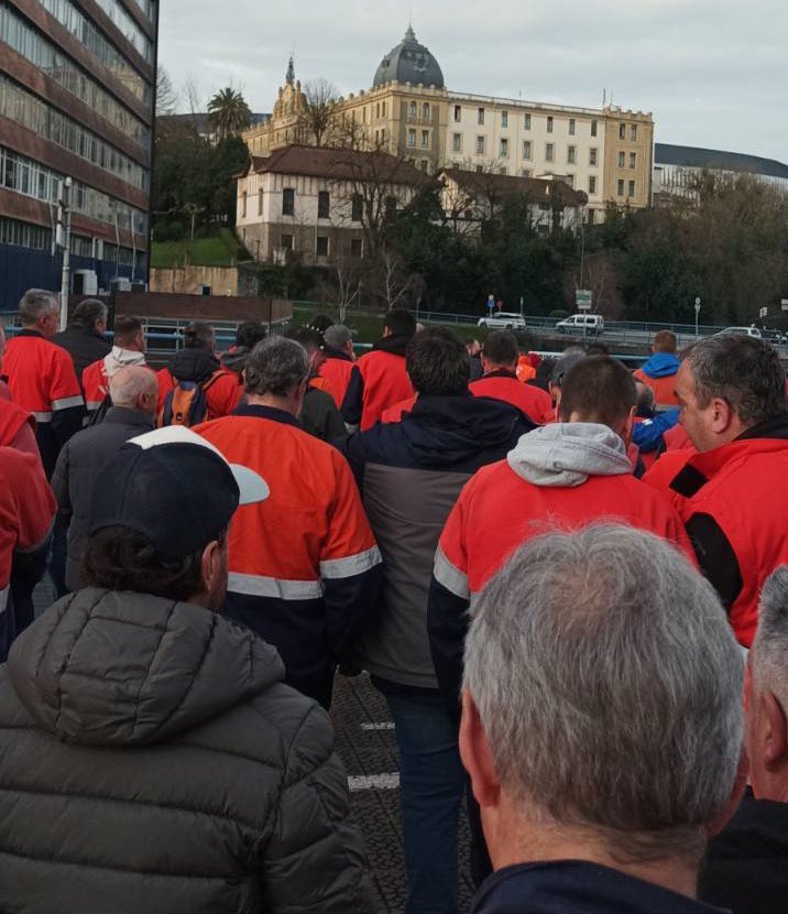 Tubos Reunidosek 301 langile kaleratuko ditu.

Elkartasun osoa langileei. Erasoen aurrean, ezinbestekoa da klase borroka indartzea eta kapitalisten irabaziak kolokan jartzea, langileon bizi-baldintzak hobetzeko.

Kaleratzerik ez!
Klase elkartasuna Tubos Reunidoseko langileekin!
