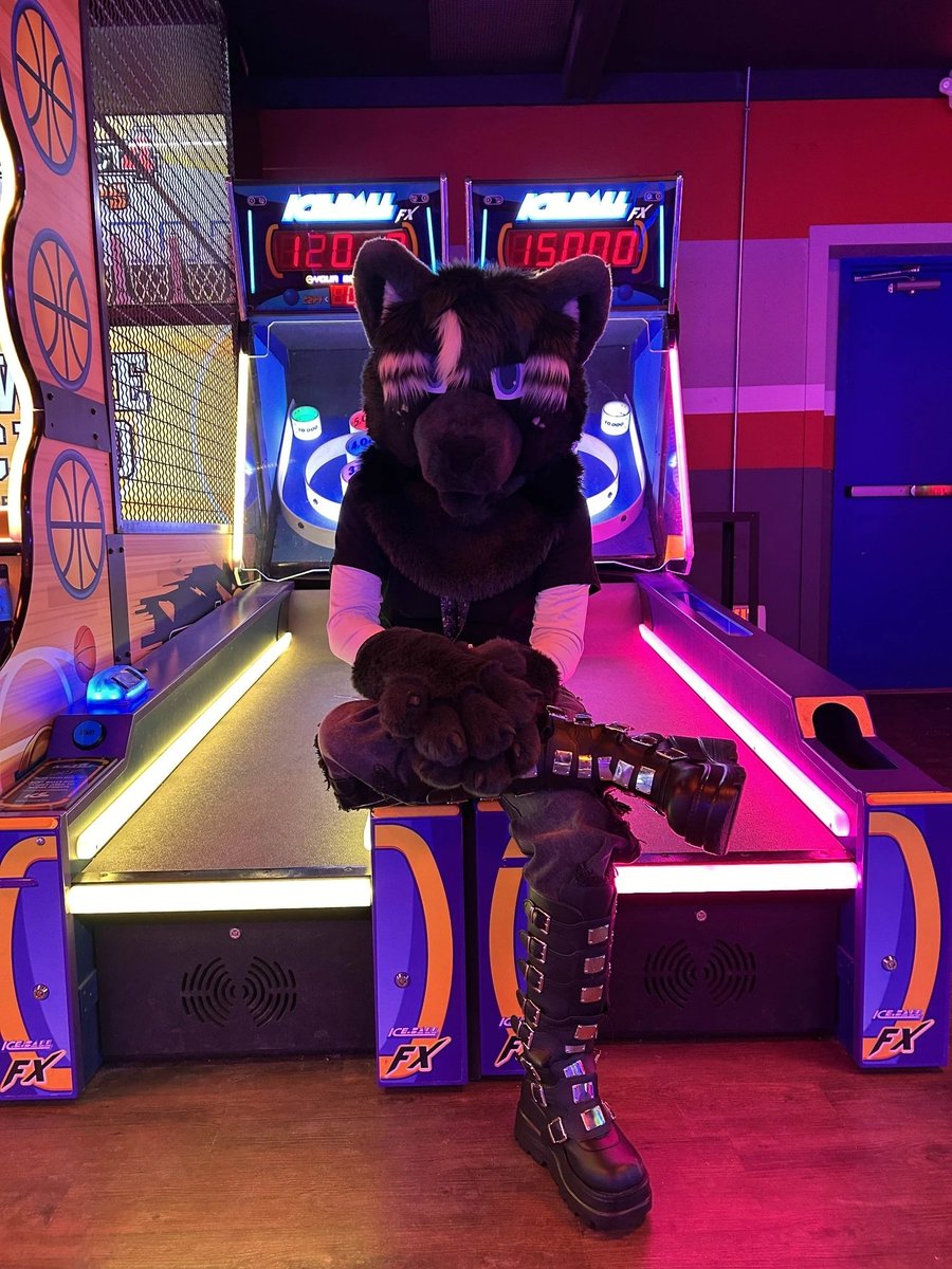 TheGothBear tweet media