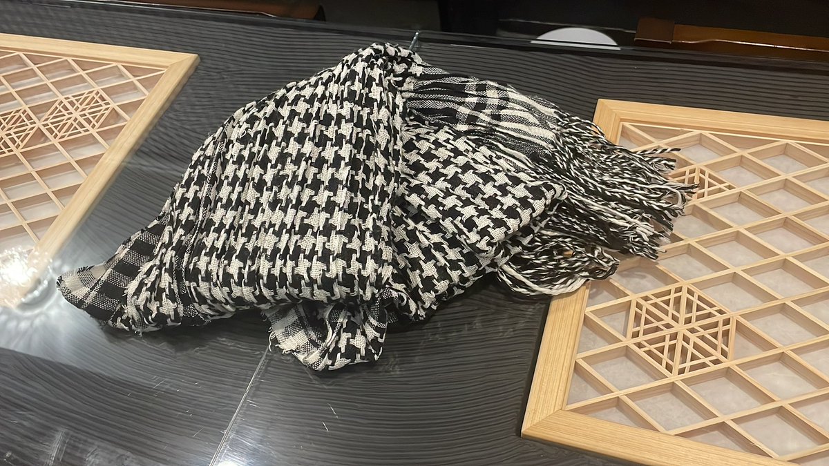 マフラーの忘れ物お預かりしてます🙇