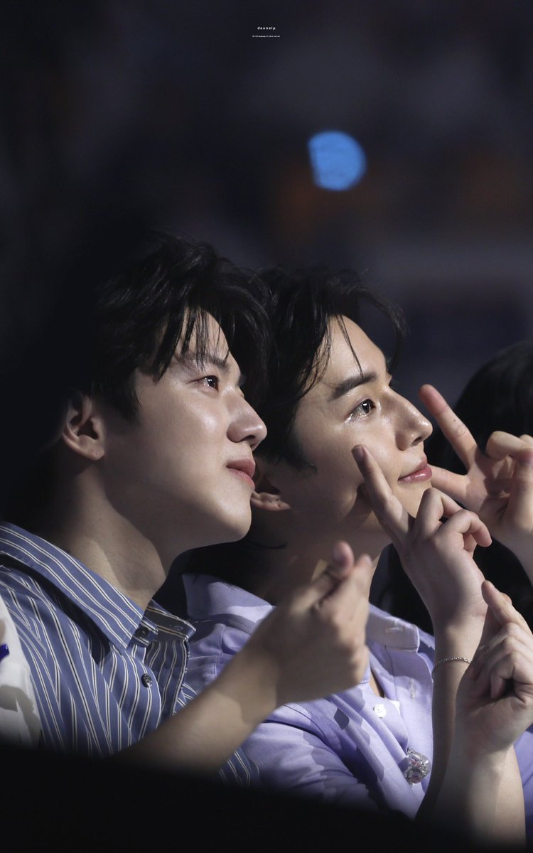 둘 다 눈물때문에 눈 촉촉해진 거 너무 귀엽다