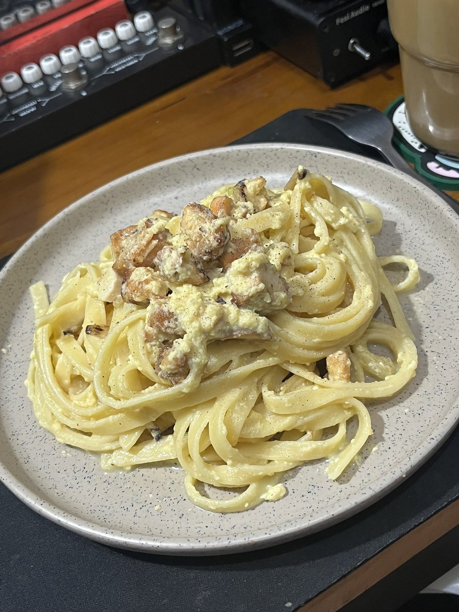 30 hari masak buat sahur 🧑‍🍳

Day 20 Fettuccine Chicken Carbonara🤌

Lupa bet upload sahuran tadi pagi aowkwowk🙏🏻🙏🏻🙏🏻

—————————————————————