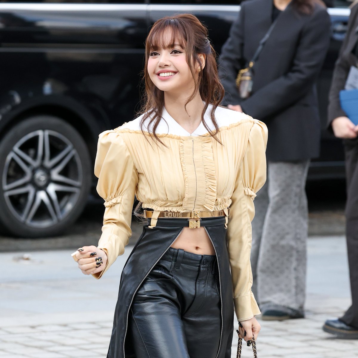marieclaire's tweet photo. There she is! 🌟 #LISA arrives at the @louisvuitton FW '26 show in Paris. #LVFW26xLISA @GettyImages https://t.co/BFBwuamTyy