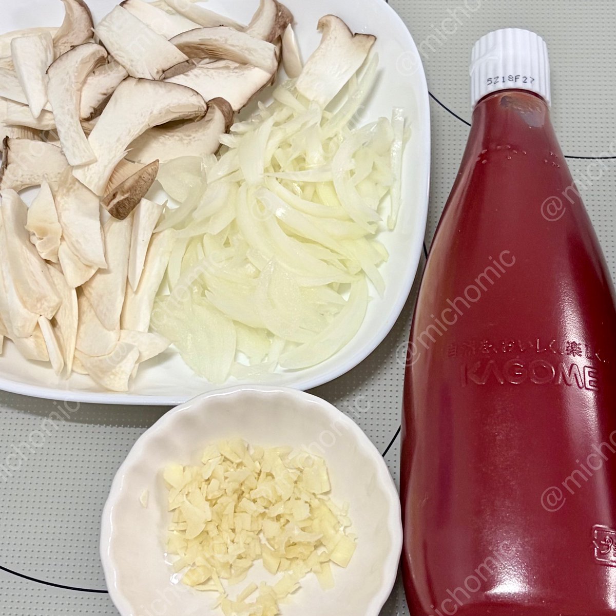 MICHOmic's tweet photo. 以後、自分好みに作ったこのパスタを、平和を祈る者のパスタとでも呼びましょうか……笑
食べやすい味付けの、とても普通なパスタになりました
ミートボールとの相性も、もちろん◎です。 https://t.co/U10HAaCp4D