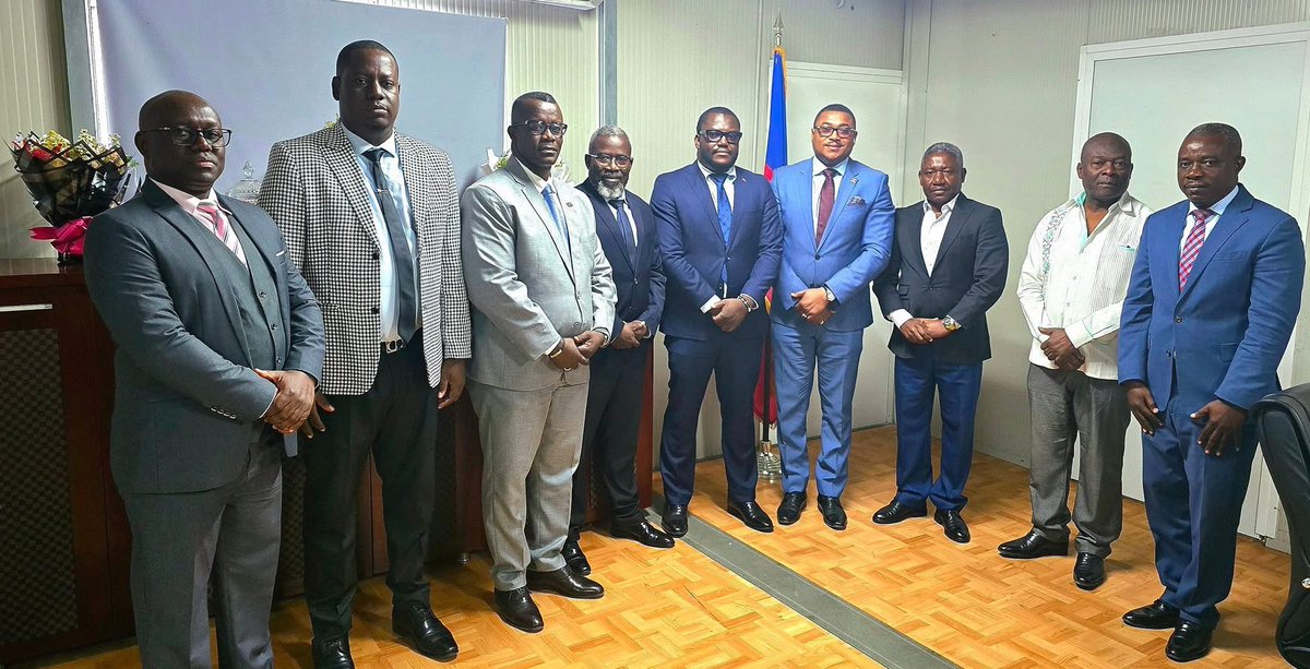 La Rubrique tweet media