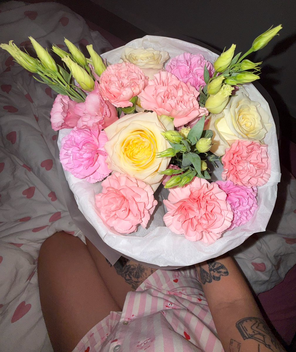 pleeeease pay attention!! my gifts for international women’s day 😍❤️