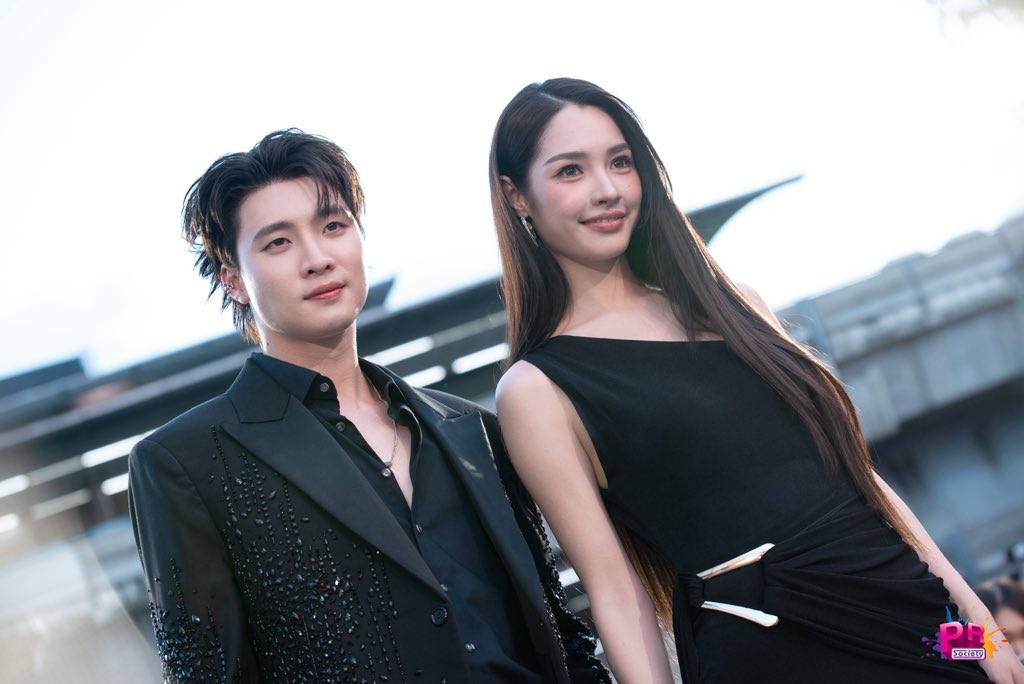 PRSocietyNews's tweet image. โปรดเก็บความสงสัยเอาไว้รอตอนชม เพราะเรื่องนี้บอกเลยว่าเด็ด!! กับ โทษฐานที่รักเธอ

MINT CH3 X SIAM PARAGON 
MEAN CH3 X SIAM PARAGON

#Mintranch #MeanPhiravich 
#งาน56ปีช่อง3xSiamParagon 
#แถลงข่าว56ปีช่อง3