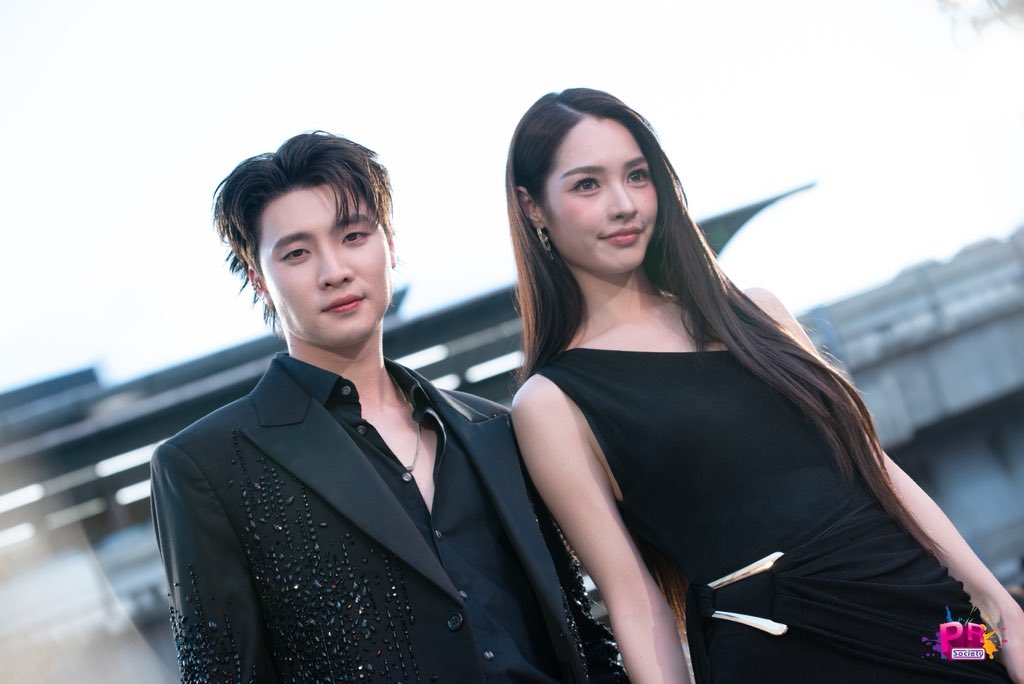 PRSocietyNews's tweet image. โปรดเก็บความสงสัยเอาไว้รอตอนชม เพราะเรื่องนี้บอกเลยว่าเด็ด!! กับ โทษฐานที่รักเธอ

MINT CH3 X SIAM PARAGON 
MEAN CH3 X SIAM PARAGON

#Mintranch #MeanPhiravich 
#งาน56ปีช่อง3xSiamParagon 
#แถลงข่าว56ปีช่อง3