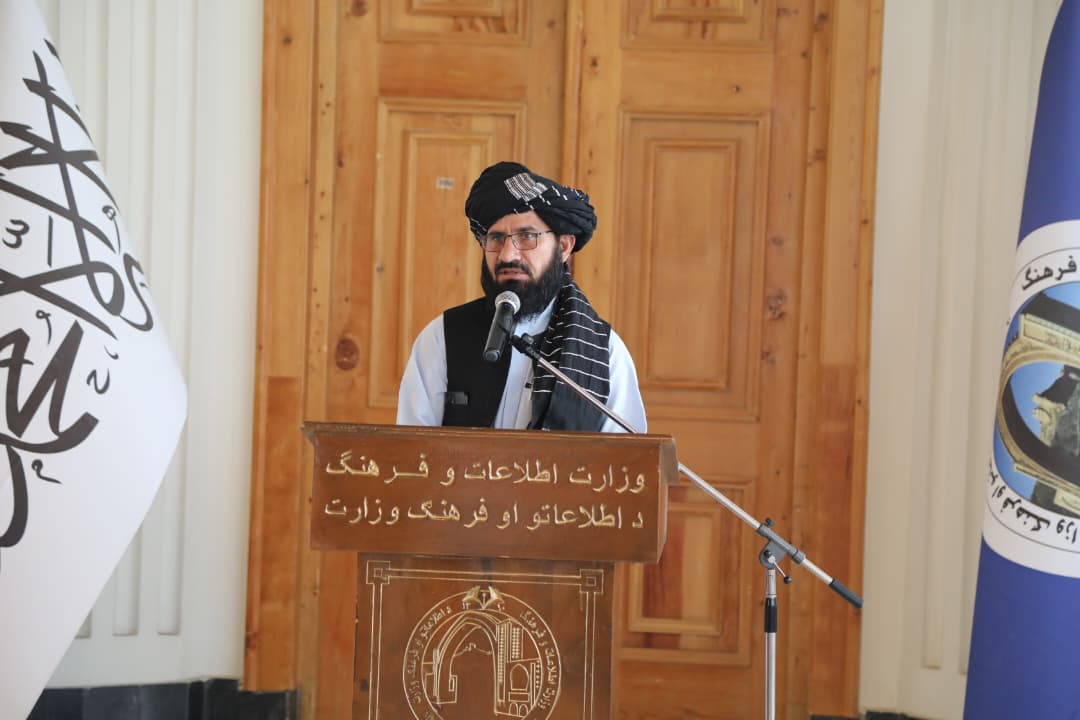 MoICAfghanstan's tweet photo. برگزاری مراسم تقدیر از فعالیت‌های تحلیل‌گران امور سیاسی، خبرنگاران و مسوولان رسانه‌ها

سه‌شنبه مورخ(۲۱ رمضان المبارک ۱۴۴۷) وزارت اطلاعات و فرهنگ تحلیل‌گران امور سیاسی، خبرنگاران و مسوولان رسانه‌ها را جهت فعالیت‌های مؤثر و مفید آنان درقبال مسوولیت‌های شأن مورد تقدیر قرار داد.
1/11 https://t.co/EdqTaIlZ1o