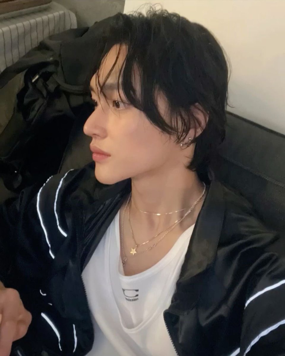 𝐸lias. tweet media