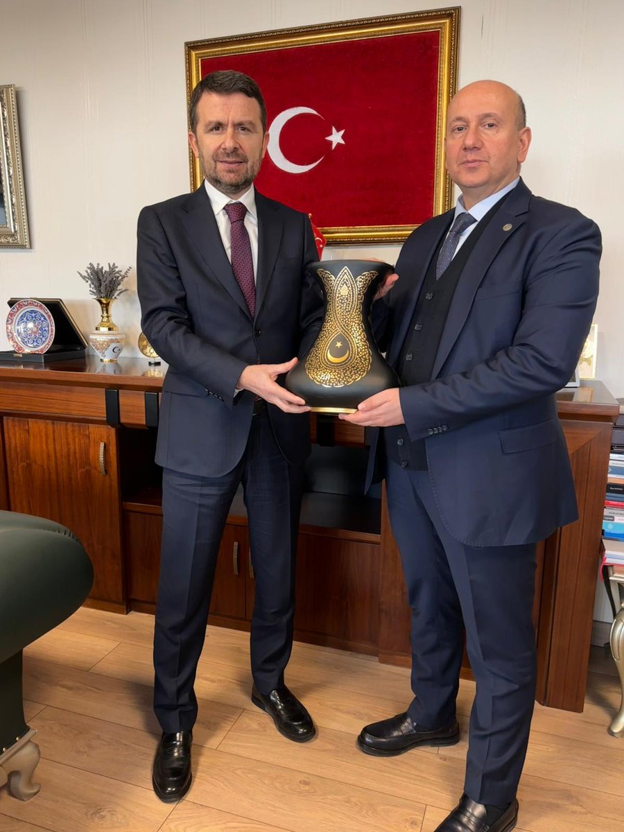 Genel Müdürümüz Abdulkadir Çay, Çalışma ve Sosyal Güvenlik Bakanlığı Bakan Yardımcısı Sayın Prof. Dr. Lutfihak Alpkan’ı ziyaret etti.

Görüşmede, basın sektöründe istihdam olanaklarının genişletilmesi ve nitelikli insan kaynağının artırılmasına yönelik fikir alışverişinde