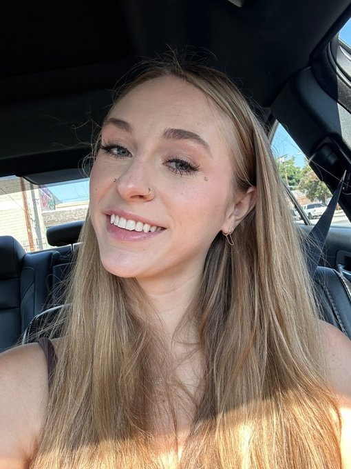 eva_meyer88268's tweet photo. Bonne après midi à tous 😘❣️❣️ https://t.co/li3SaBC6gW