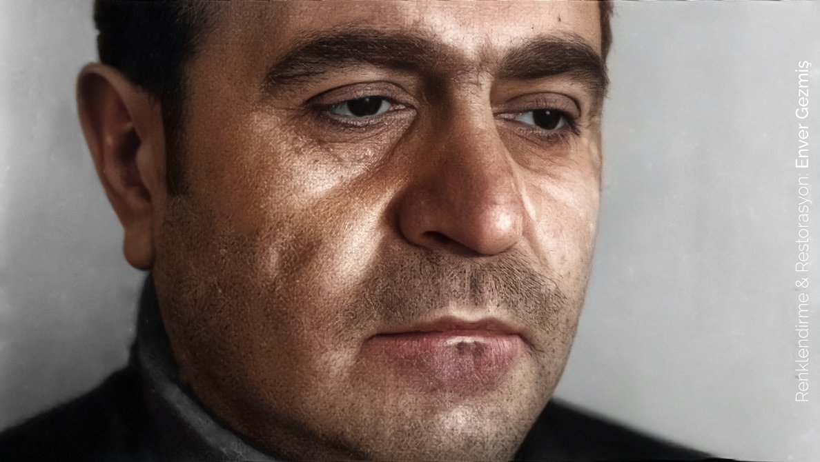 "Öyle yıkma kendini,
Öyle mahzun, öyle garip...
Nerede olursan ol,
İçerde, dışarda, derste, sırada,
Yürü üstüne üstüne,
Tükür yüzüne celladın,
Fırsatçının, fesatçının, hayının...
Dayan kitap ile
Dayan iş ile.
Tırnak ile, diş ile,
Umut ile, sevda ile, düş ile"

Ahmed Arif, Anadolu