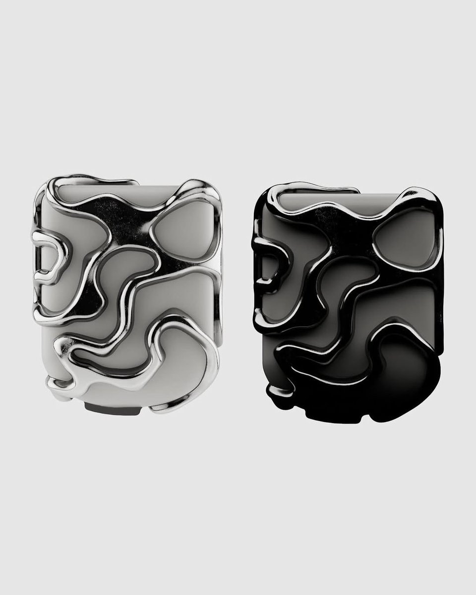 simonsaysdrip's tweet image. YOUNG DESIGNER UPGRADES DIABETES SENSOR
Jewelry designer Cal transforms a diabetes sensor into a wearable accessory, merging fashion and function. #DiabetesAwareness #WearableTech