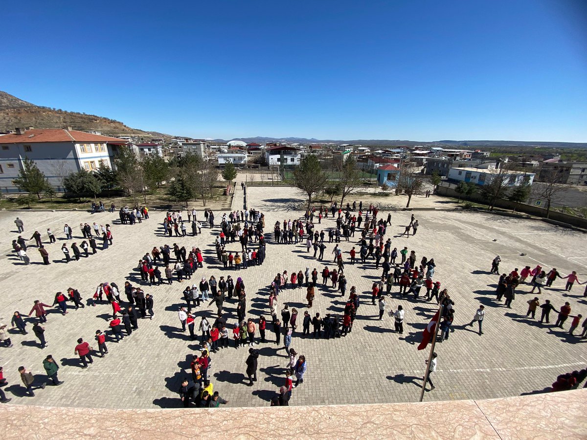 GurbuzIHO's tweet photo. 1–7 Mart Deprem Haftası kapsamında okulumuzda deprem tatbikatı gerçekleştirdik. Öğrencilerimizin afet bilincini artırmak ve olası bir deprem anında doğru davranışları öğrenmelerini sağlamak amacıyla yapılan tatbikat başarıyla tamamlandı. 🚨
@hanimem21800 https://t.co/2QCcgIBjBj