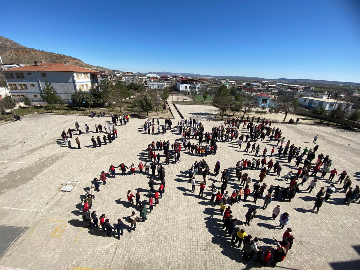 1–7 Mart Deprem Haftası kapsamında okulumuzda deprem tatbikatı gerçekleştirdik. Öğrencilerimizin afet bilincini artırmak ve olası bir deprem anında doğru davranışları öğrenmelerini sağlamak amacıyla yapılan tatbikat başarıyla tamamlandı. 🚨
<a href="/hanimem21800/">Hani İlçe Milli Eğitim Müdürlüğü</a>