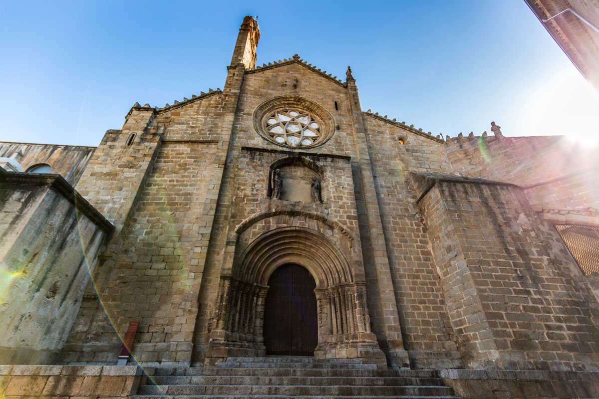 extremadura_tur's tweet image. ⛪ ¿Sabías que #Plasencia tiene 2 catedrales? Descubre los secretos de la catedral vieja y nueva que comparten claustro, museo y la singular Torre del Melón 👇
elperiodicoextremadura.com/plasencia/2026… vía @EPExtremadura