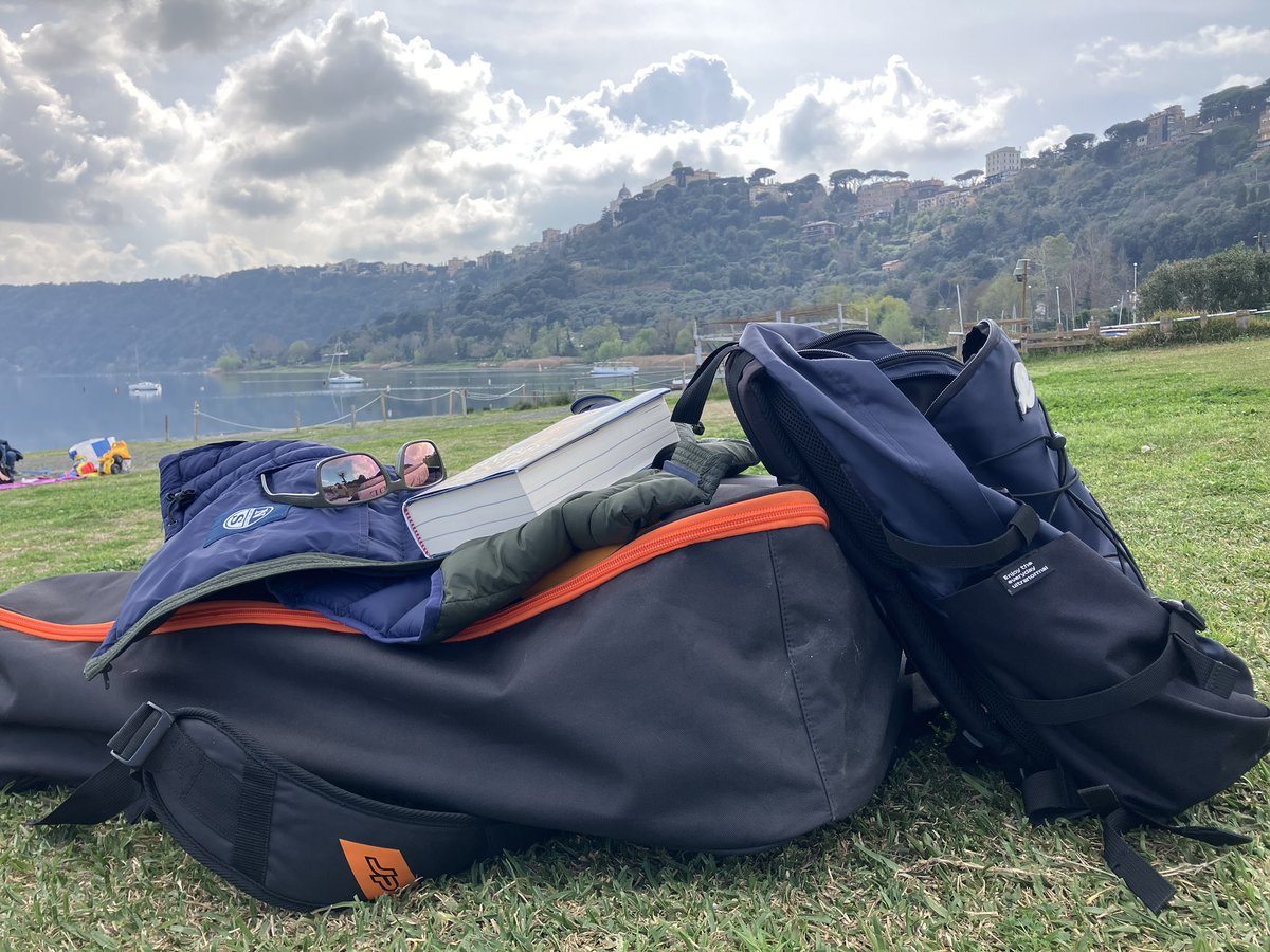 Chi è che ha dimenticato la pompa per gonfiare il SUP? Meno male che ho il caro vecchio libro…