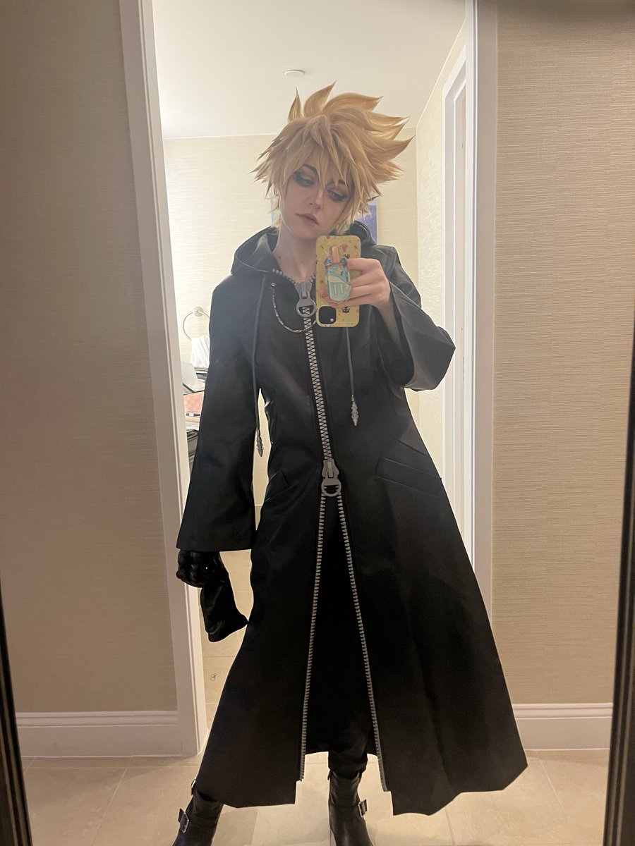 Guess who finally cosplayed Roxas! ☀️

#kingdomhearts #roxas #cosplay