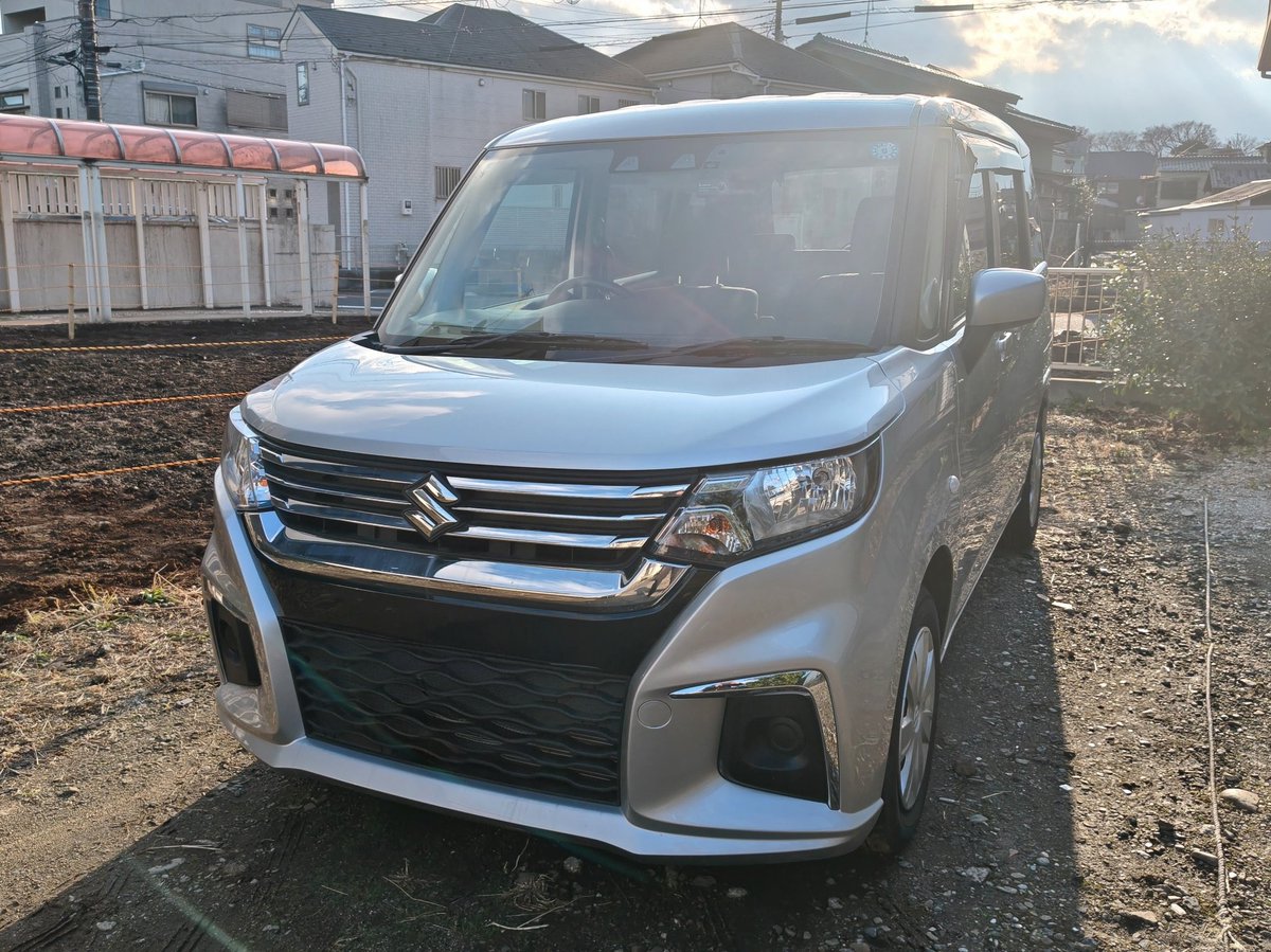 Dimebag_Kazuya's tweet photo. 本日修理に出すことが出来、代車が来ました。
代車の方が良い車ではないか。
両側スライドドアと足踏み式パーキングブレーキは自分にとって新鮮。クラッチではない。
カローラルミオンでもソリオでも、やっぱりトールワゴンはいいね。
#代車
#SUZUKI
#ソリオ
#SOLIO
#トールワゴン https://t.co/IMyVusW0KO