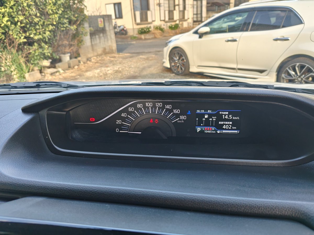 Dimebag_Kazuya's tweet photo. 本日修理に出すことが出来、代車が来ました。
代車の方が良い車ではないか。
両側スライドドアと足踏み式パーキングブレーキは自分にとって新鮮。クラッチではない。
カローラルミオンでもソリオでも、やっぱりトールワゴンはいいね。
#代車
#SUZUKI
#ソリオ
#SOLIO
#トールワゴン https://t.co/IMyVusW0KO