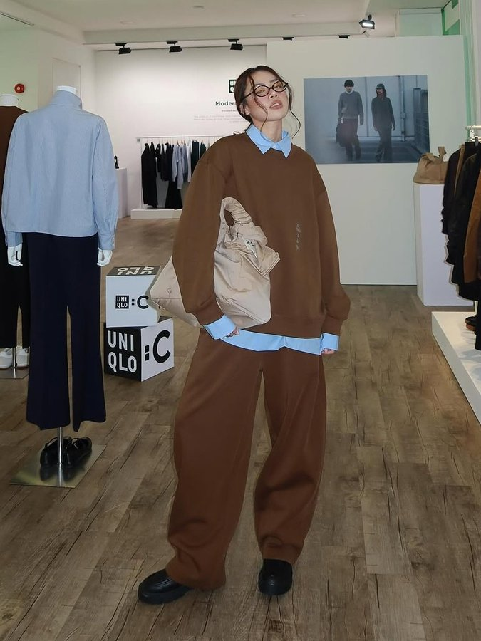 ebios1000's tweet photo. 海外のUNIQLO公式が載せてるスタイリング、破壊力いかつい。こんなの買い足し不可避すぎる。 https://t.co/YNufUoUJv3
