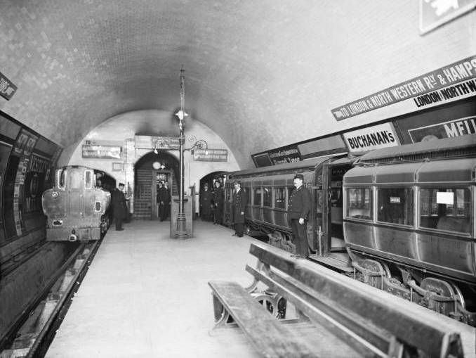 TheHistoryPress's tweet photo. #OnThisDay in 1906, the #BakerlooLine on the London Underground officially opened!🚇 Learn more👉: https://t.co/j1vhLDqL1t #Underground #OTD #RailHistory https://t.co/FwHDhnzhw3
