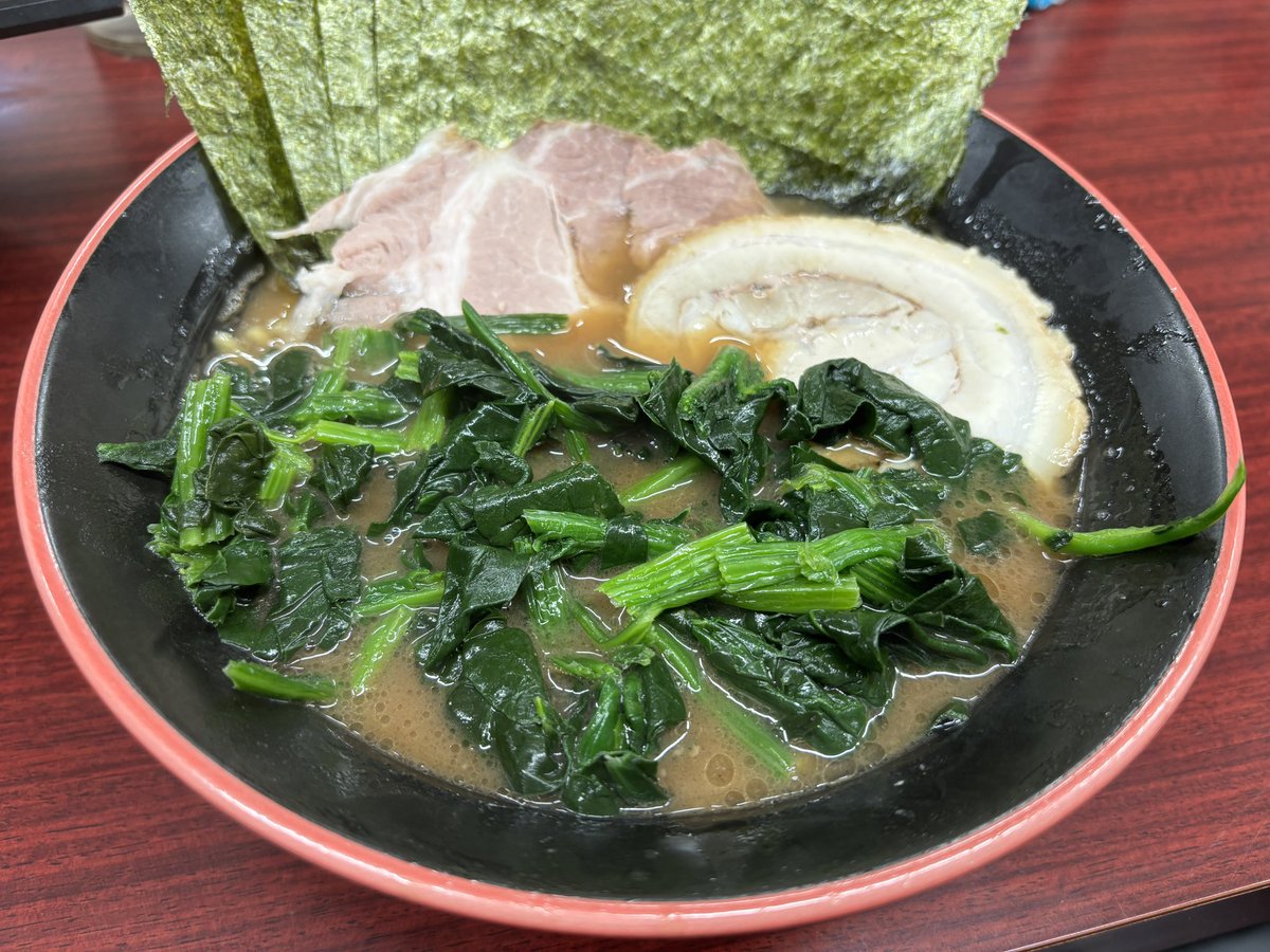 kmtt2nd's tweet photo. 大泉学園に紫極があることを知って初訪問
豚骨強めの好みなスープに酒井製麺のコシのある麺が絡んでGOOD https://t.co/bXWjM1AzKa