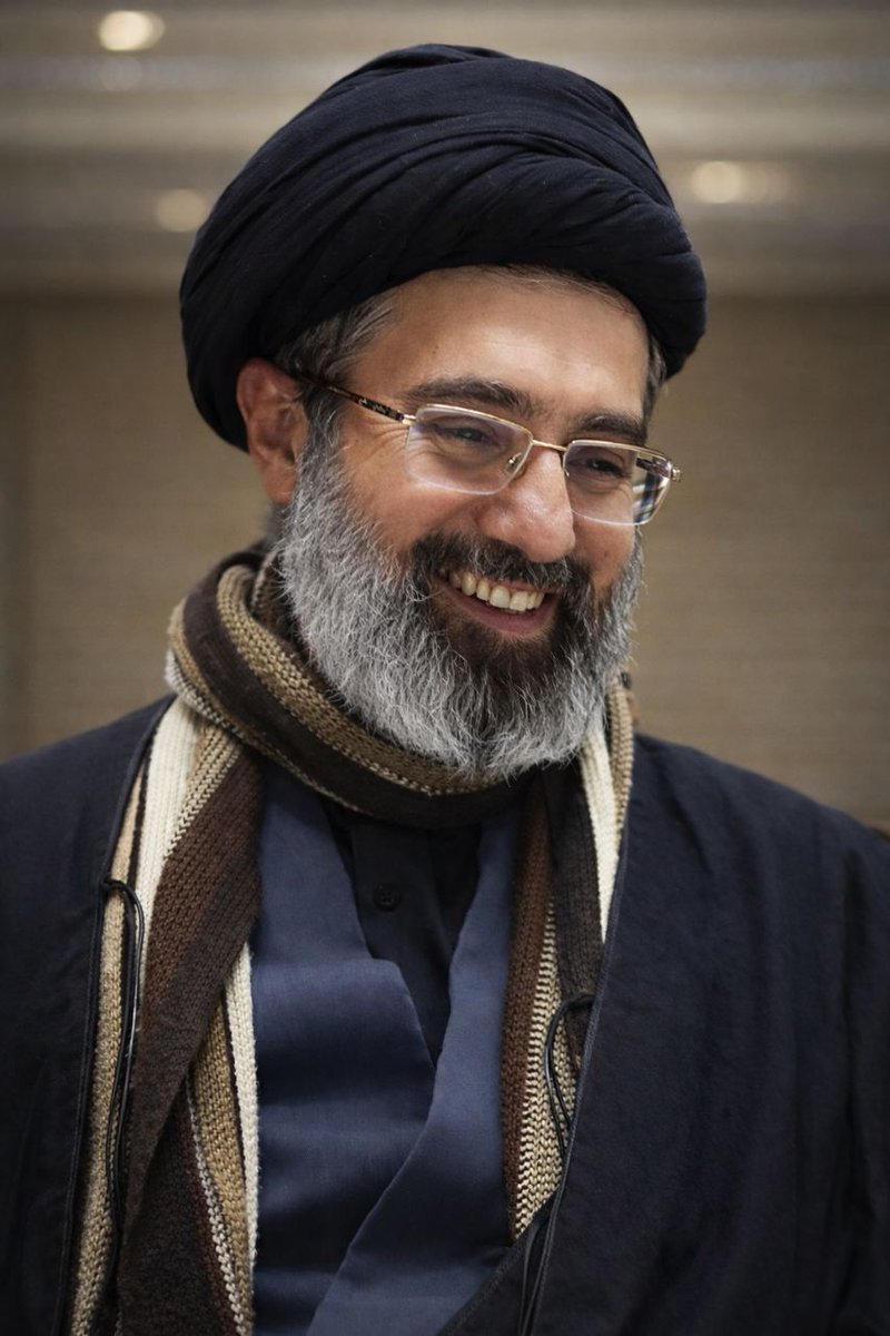 arman8982's tweet photo. دست خدا عیان شد 
خامنه ای جوان شد🤍
#خامنه_ای_دیگر https://t.co/pbs2bdAyNi