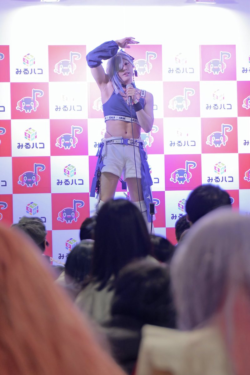 dokuson1124's tweet photo. JOYSOUNDのコスプレカラオケでの写真も撮影していただいていました
振り付けはかなたんの全ライブの別世界の振付を混ぜたものです

📸by @ PM_MATHCAT 

 #hololiveEXPOfes26_DAY3
 #かなたそが見る https://t.co/AiRQwJtAeP