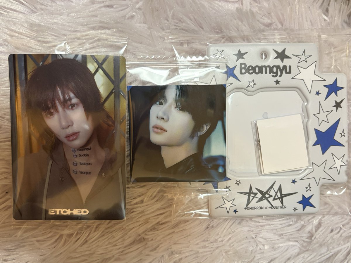 once0423__'s tweet photo. TOMORROW X TOGETHER TXT 
Visual Square Photo Seal with Case
ビジュアルスクエア フォトシールケース　ツイン ウエハース キーホルダー トゥバ 交換

譲 ボムギュ
求 ヨンジュン

同日発送での郵送交換
お気軽にお声掛けください💖 https://t.co/oFHcLNurL7