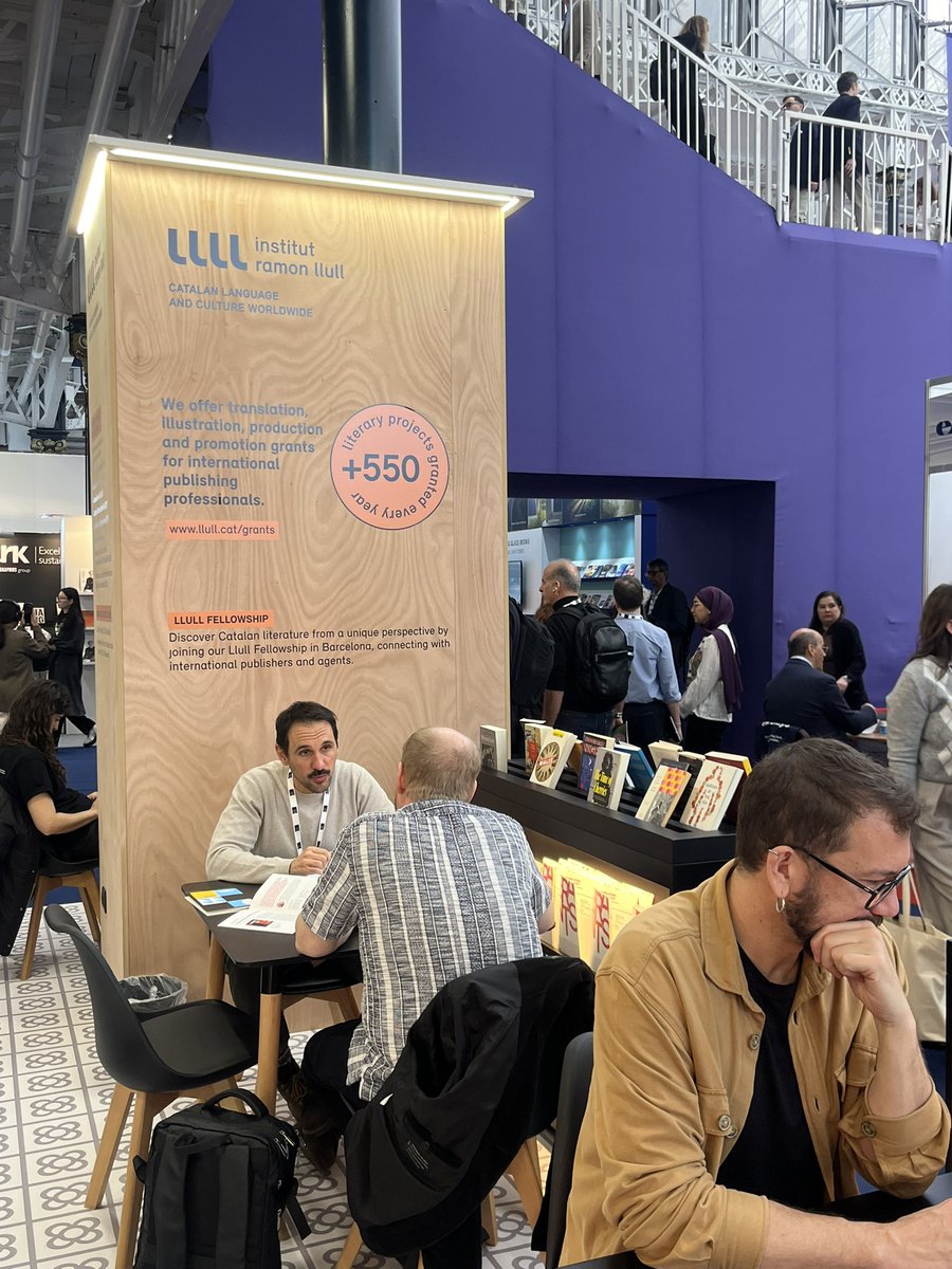 Izaskunarretxe's tweet photo. Podria ser el dia de la marmota. Però no, sempre és una pujada d’adrenalina. @LondonBookFair
#Llull https://t.co/xAS45jEFOG