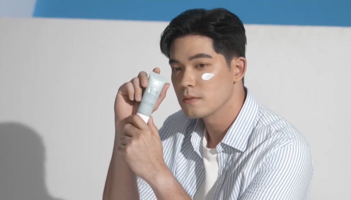 an_kitsune's tweet photo. หล่อ everyday look ดูดีแบบคุมมัน 
นี่ลองใช้แล้วชอบแป้งฝุ่นมาก ไอเลิฟ
🔗 https://t.co/JHiaryvI9Y

#ป๊อบศิร์รัฐ #THATSPPP
#IN2ITThailand #IN2ITMEN
#IN2ITMenSeries #LookSharpStayReal https://t.co/xMAr7Mzm0Y