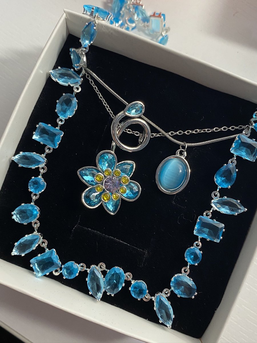 shinewithneir's tweet photo. hepsinden tek adet kaldı🩵💙 https://t.co/7qbIJnsrjh