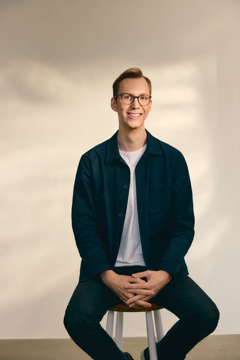 SebJohnsonUK's tweet photo. BREAKING: Legora has raised a HUGE $550m Series D at a $5.5bn valuation!

The European company has been on a meteoric rise:

> Raised an $80m Series B at a $675m valuation in May last year 
> Became a unicorn in October at a $1.8bn valuation

And now it's valued at $5.5bn. 

When it became a unicorn it was the fastest YC company to become a unicorn ever.

Now it's now the fastest to hit a $5bn valuation.

The company is rapidly expanding across the US and this money will be used to further invest in the region. 

It is now used by tens of thousands of lawyers each day across 800 customers.

The round is being led by @Accel which is stacking up a large number of the strongest European AI companies including Synthesia, Lovable and n8n.

AMAZING news. European tech is flying right now.

Congrats @WeAreLegora and @MaxJunestrand