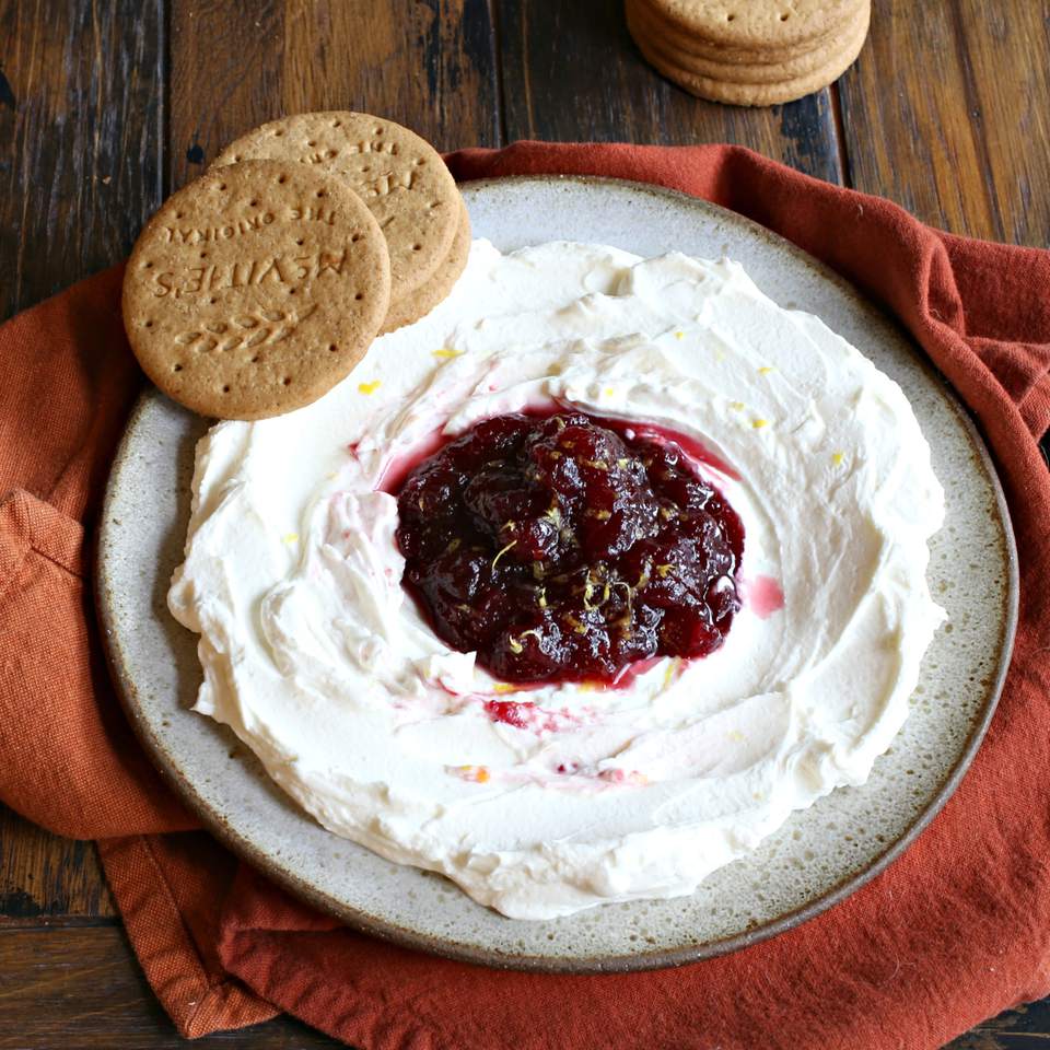 ernietocci's tweet image. [ Christmas Special: Honey-Glazed Ham + Creamy Mashed Potatoes!  Served with spiced cranberry sauce u0026 roasted veggies. Limited time—grab yours before it’s gone! #FestiveFeast #XmasSpecial]