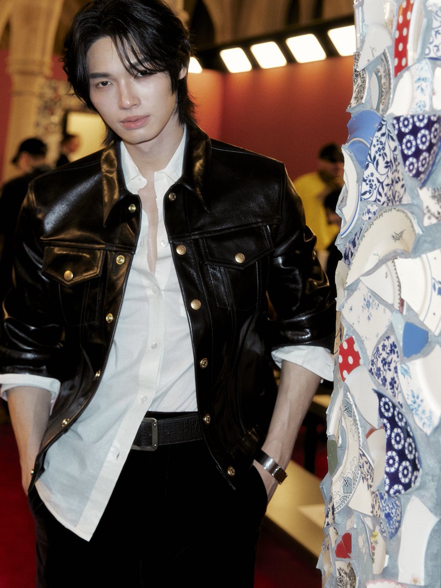 รวมภาพบรรยากาศแฟชั่นโชว์ Acne Studios คอลเลกชันสุภาพสตรี ฤดูใบไม้ร่วง/ฤดูหนาว 2026

ที่จะจัดขึ้น ณ Collège des Bernadins กรุงปารีส ประเทศฝรั่งเศส เมื่อวันที่ 4 มีนาคมที่ผ่านมา โดยมี วิน เมธวิน(<a href="/winmetawin/">Winmetawin</a>) เข้าร่วมในฐานะแขกคนสำคัญจากประเทศไทย