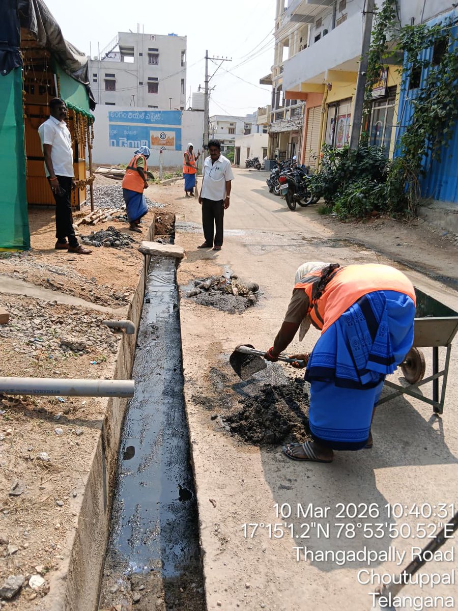 MC_Choutuppal's tweet photo. As a part of Praja Palana-Pragathi Pranalika 99 days action Plan Program,De-silting of Drainages and screen arrangements in CPL #PrajaPalanaPragatiPranalika99daysactionplan #swachhsurvekshan2025
@SwachhBharat
@MoHUA_India
@tksreedevi
@TelanganaCMO
@RoopaMishra77
@Collectoryadadri https://t.co/tP9PZl6CTS