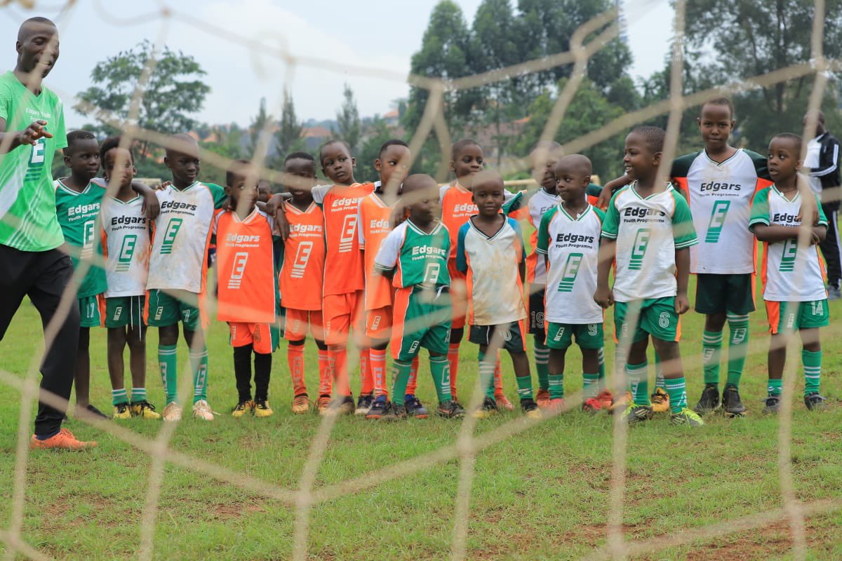 EdgarsYouth's tweet photo. Tuesday motivation.
From the other side of the net… dreams are already lining up. ⚽🌱
The future of football is learning, growing, and believing together.
#playprofessinally #EdgarsYouthProgramme #FutureStars #GrassrootsFootball #DreamBig https://t.co/WGpgQdbOmH