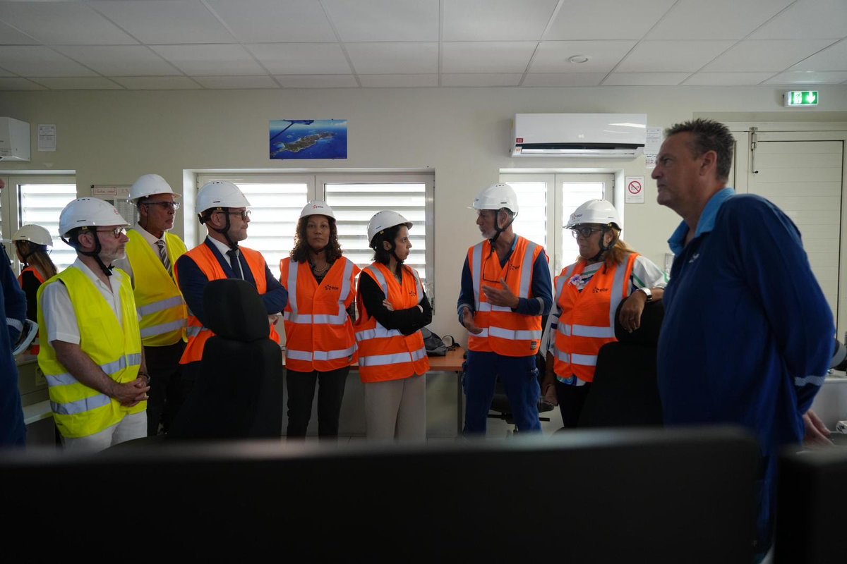 Visite de la centrale EDF de Saint-Barthélemy et échange avec les équipes qui assurent chaque jour l’alimentation électrique de l’île.

🤝 À Saint-Barthélemy, l’énergie repose sur un partenariat étroit entre l’État et la Collectivité. La convention conclue en début d’année marque