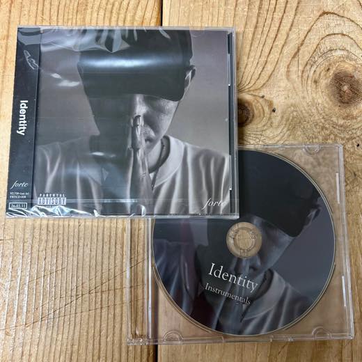 wenodrecords's tweet photo. 【【新入荷】HAIIRO DE ROSSI - Identity [CD]【特典CDR付き】 「HAIIRO DE ROSSIによる2026年最新作『Identity』がCDで発売！今の彼の精神世界そのものを辿るキャリア史上最もコンセプチュアルな“ドキュメント的アルバム”。」https://t.co/vR5cDtXJvo https://t.co/GrtPHJslM9