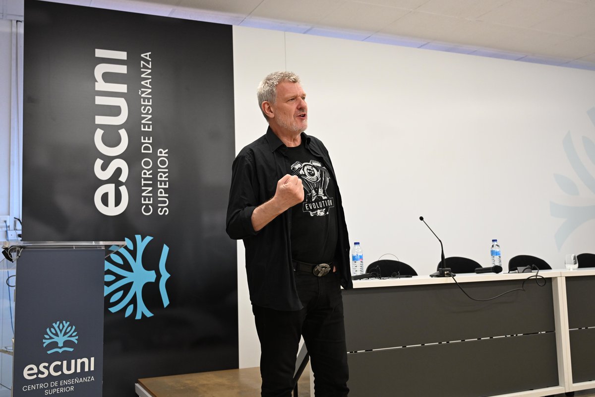 Escuni Centro Universitario de Educación tweet media