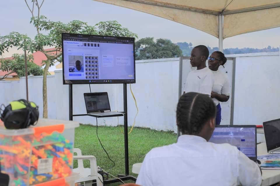 The Nile Explorer Bus 6.0 tweet media