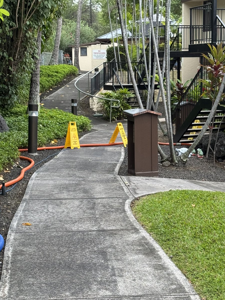 EdsCleaningHI's tweet image. Ensuring safety is our top priority at all times. Before deep cleaning floors &amp;amp;  furniture, we check for any potential hazards, such as hoses that could cause tripping. Safety first, always👷‍♂️#SafetyFirst #DeepCleaning #ProfessionalService #PrioritizingSafety #NoTrippingAllowed