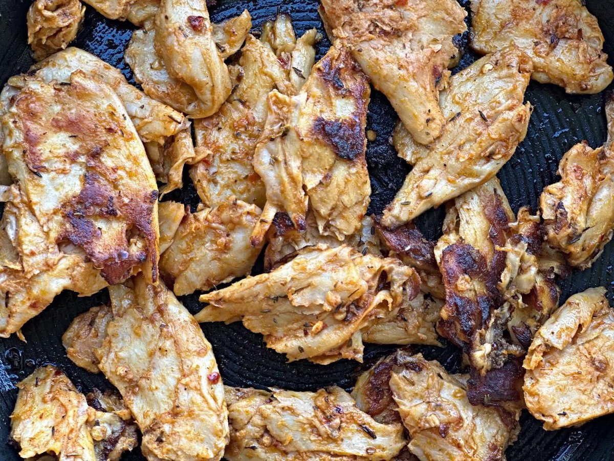 Robotvirgin's tweet photo. Daring Vegan Cajun Chicken Pieces, with BBQ Chips!

.
.
.
.
.
.
.
.
#veganchicken #chickn #vegancajun #veganmeat #veganprotein #vegan #veganism #veganfood #plantbaseddiet #veganfoodie #veganfortheanimals #portlandvegan #pdxvegan #govegan #vegandinner #bbqchips #chips #potatochips https://t.co/cJFRgWTjJC